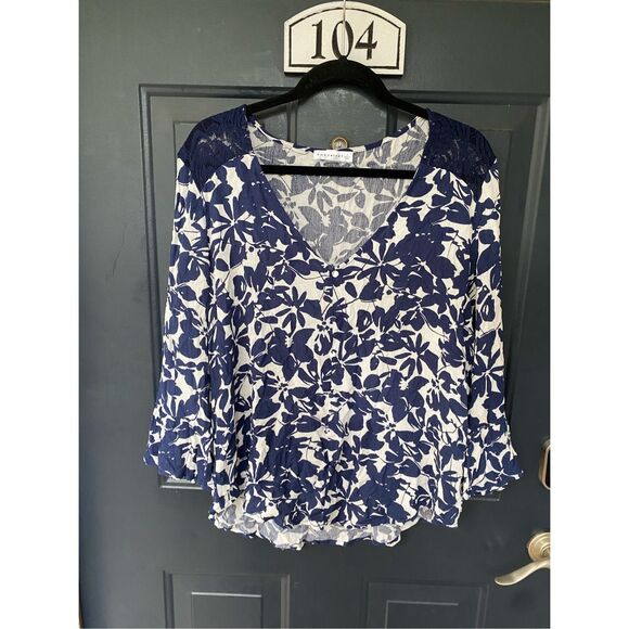 Retrology NWT Blue White Floral Lace Blouse- Peacoat Combo, Sz Large, MSRP $54 - Picture 3 of 9